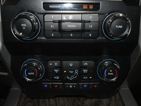 Used 2019 Ford F250 Lariat w/ Lariat Ultimate Package image 34