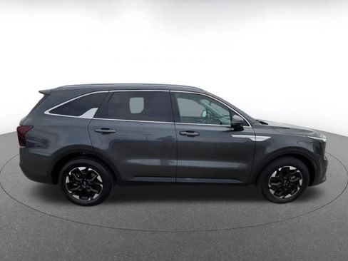 Used 2024 Kia Sorento S FWD image 16
