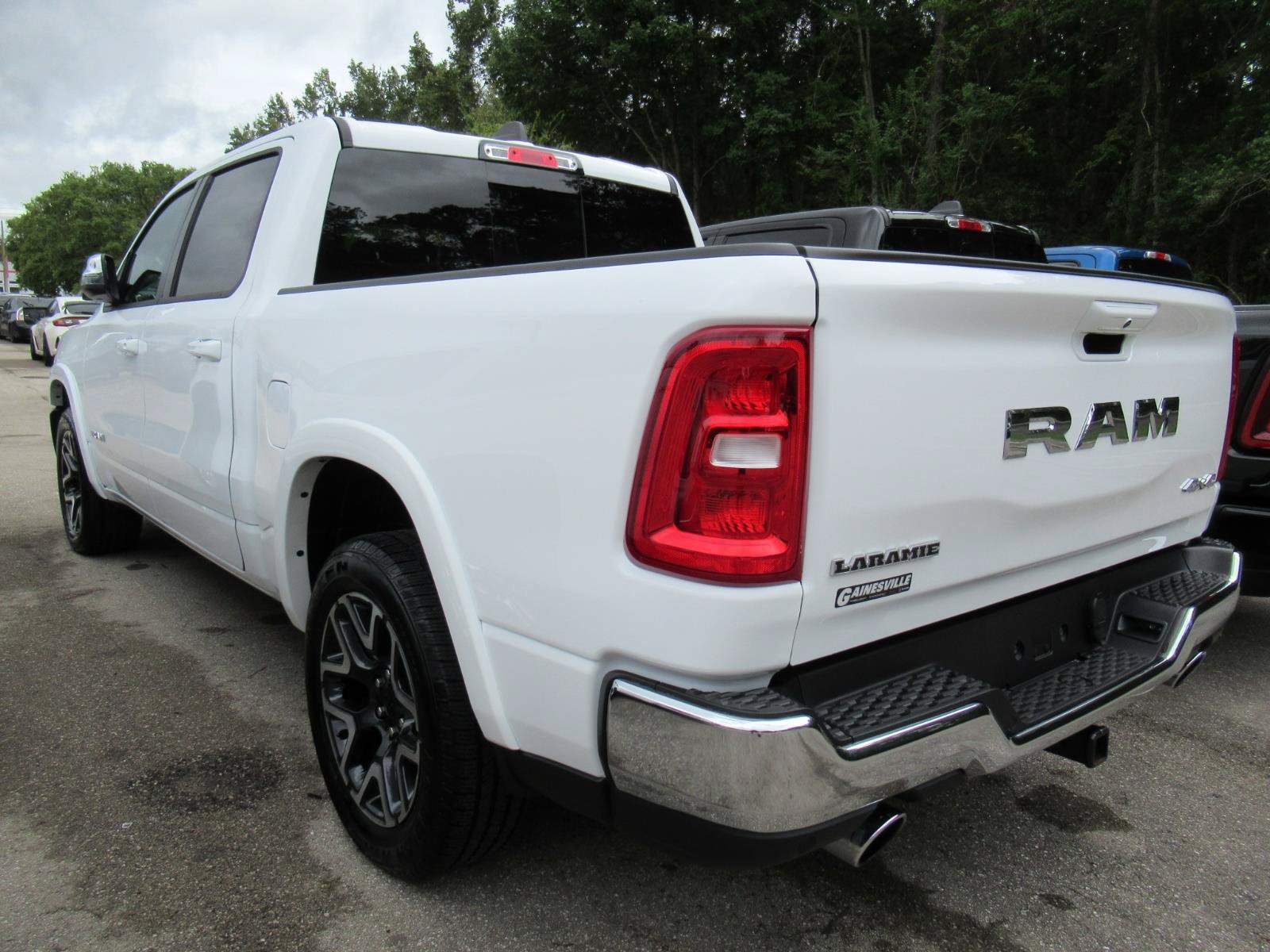 Used 2026 RAM 1500 Laramie AWD/4WD image 3