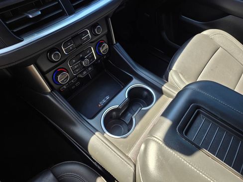 Used 2024 Chevrolet Tahoe Z71 w/ Luxury Package image 19