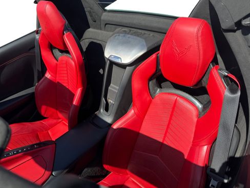 Used 2022 Chevrolet Corvette Stingray Premium Conv w/ Z51 Performance Package RWD image 16
