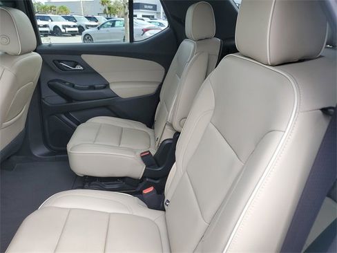 Used 2023 Chevrolet Traverse Premier image 13
