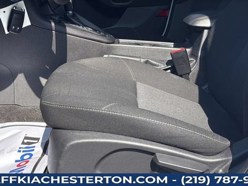 Used 2018 Ford Focus SE FWD image 25