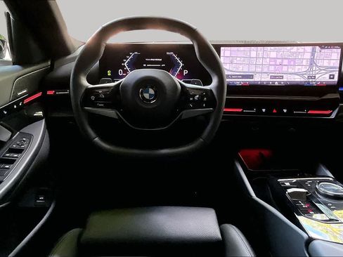 Used 2025 BMW 530i RWD image 5