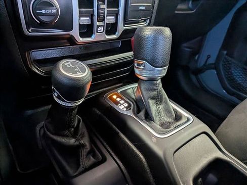 Used 2023 Jeep Gladiator Sport AWD/4WD image 11
