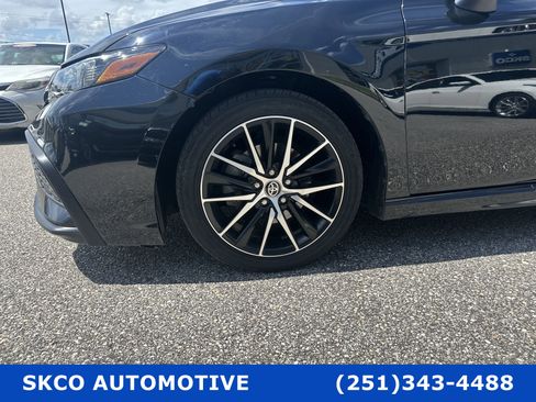 Used 2021 Toyota Camry SE image 9