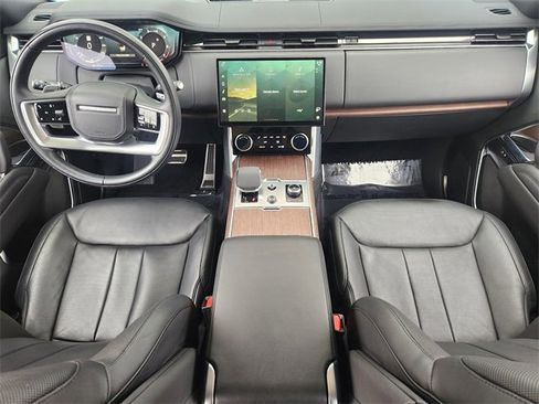 Used 2023 Land Rover Range Rover Long Wheelbase SE image 25