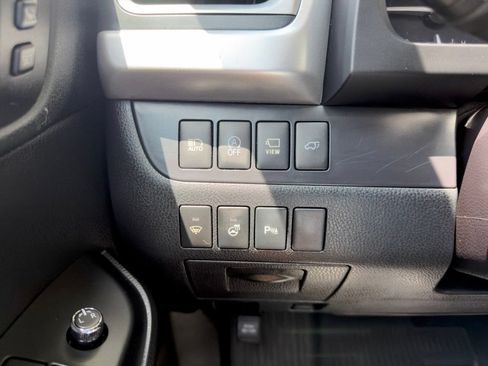Used 2018 Toyota Highlander Limited Platinum AWD/4WD image 16