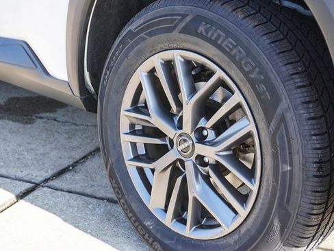 Used 2023 Nissan Rogue S image 9