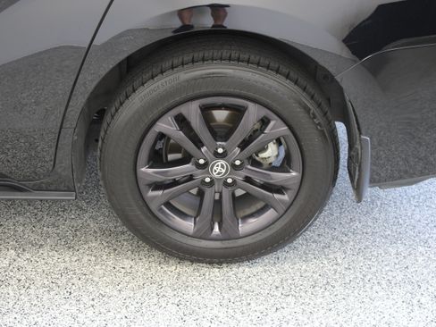 Used 2024 Toyota Sienna XLE Woodland Edition AWD/4WD image 10