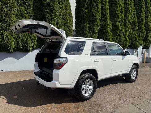 Used 2022 Toyota 4Runner SR5 AWD/4WD image 8