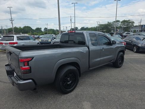 Used 2025 Nissan Frontier SV RWD image 4