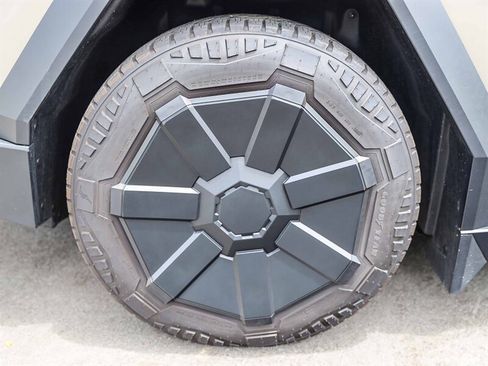 Used 2024 Tesla Cybertruck AWD Crew Cab image 13