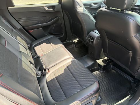 Used 2025 Ford Escape ST-Line w/ Tech Pack #1 FWD image 17