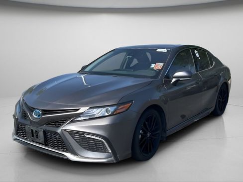 Used 2024 Toyota Camry XSE w/ Cold Weather Package FWD image 9