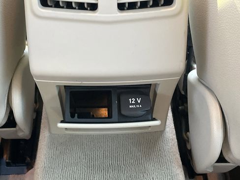 Used 2014 Mercedes-Benz E 350 Sedan image 27