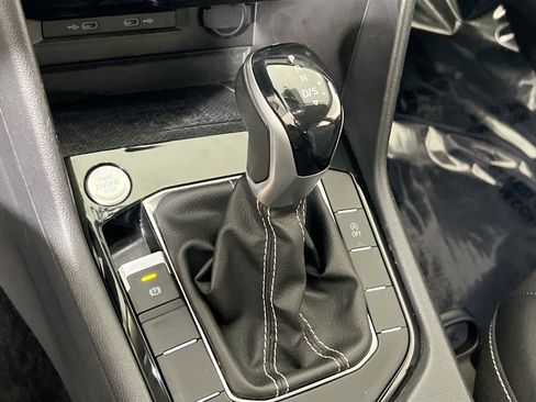 Used 2023 Volkswagen Taos SE image 16