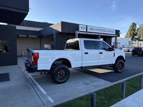 Used 2019 Ford F250 XLT w/ XLT Value Package image 17