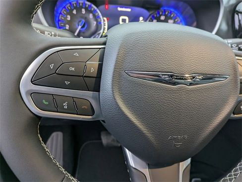New 2026 Chrysler Pacifica Select image 17