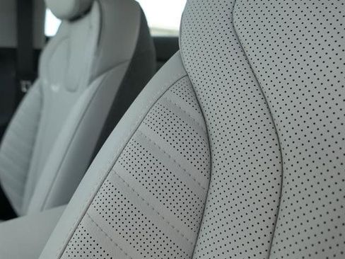 New 2025 Hyundai Elantra Limited image 12