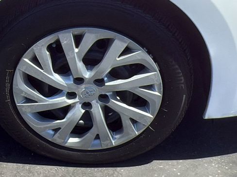 Used 2018 Toyota Corolla LE FWD image 10