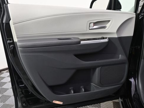 Used 2022 Toyota Sienna XLE w/ XLE Plus Package AWD/4WD image 22