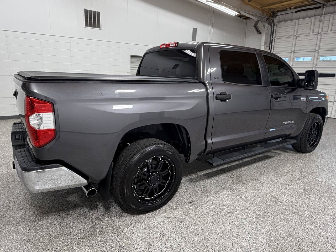 Used 2018 Toyota Tundra SR5 w/ SR5 Upgrade Package AWD/4WD image 5