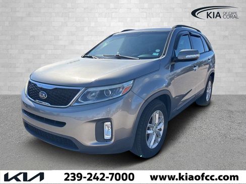 Used 2015 Kia Sorento LX image 1