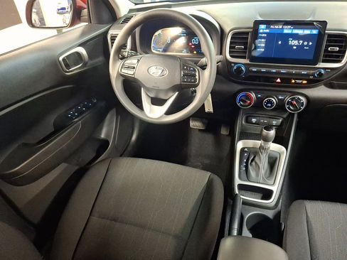New 2025 Hyundai Venue SE image 7