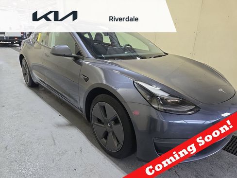 Used 2023 Tesla Model 3 Standard Range image 1