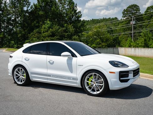 Used 2024 Porsche Cayenne S AWD/4WD image 23