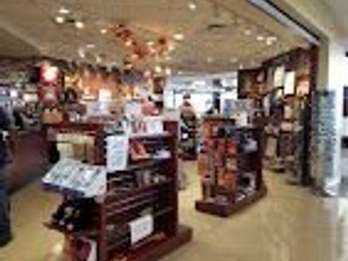 Used 2022 Toyota Avalon XLE w/ Moonroof Package image 5