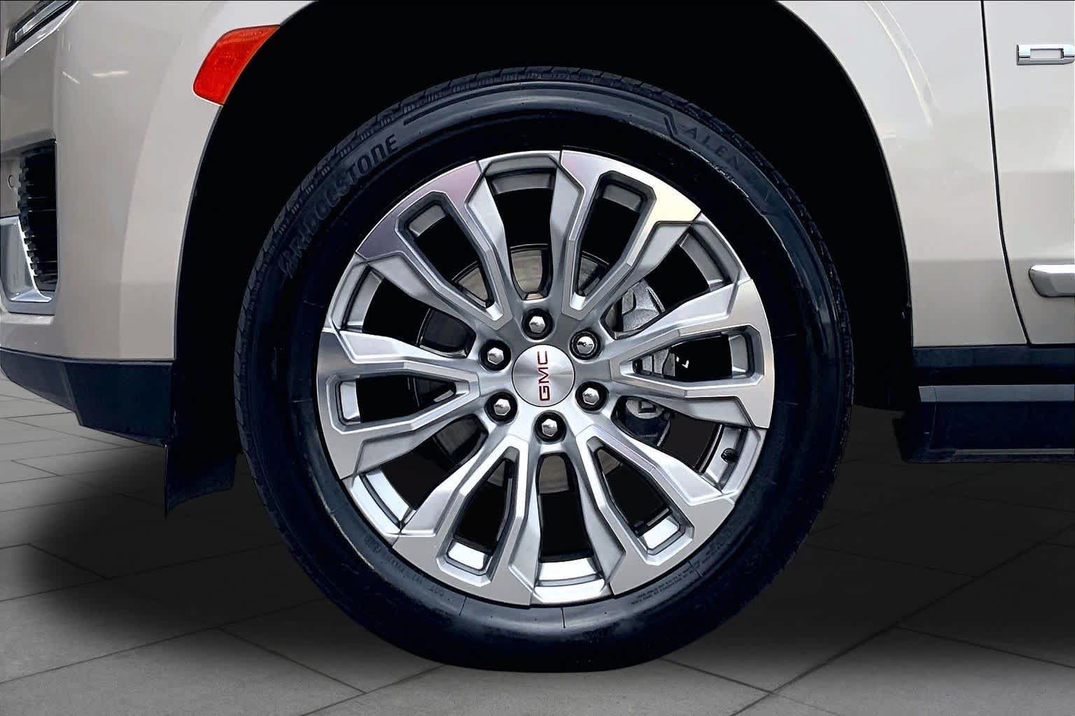Used 2024 GMC Yukon Denali RWD image 11