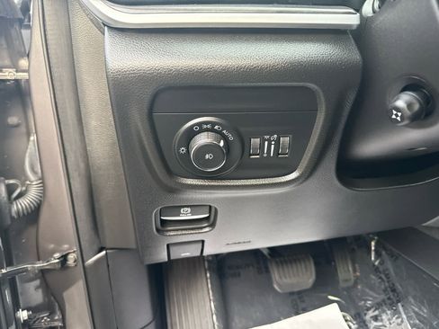 Used 2024 Jeep Grand Cherokee Limited w/ Luxury Tech Group II AWD/4WD image 19