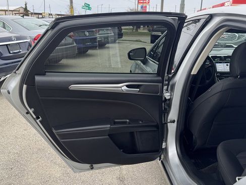 Used 2018 Ford Fusion SE w/ Fusion SE Technology Package image 21