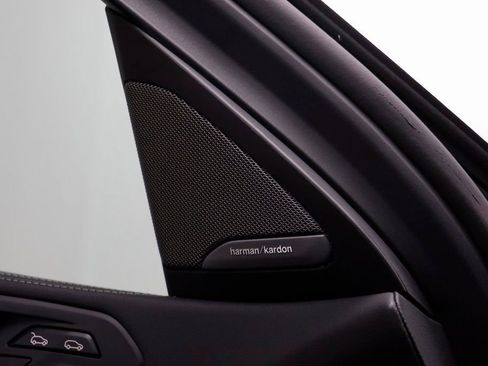 New 2026 BMW X6 xDrive40i w/ Climate Comfort Package image 7