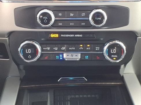 Used 2022 Ford F350 Lariat w/ Lariat Ultimate Package AWD/4WD image 22