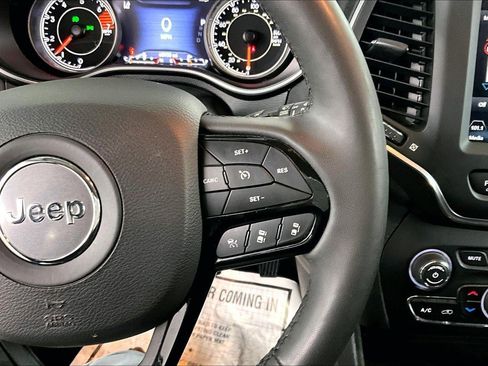 Used 2023 Jeep Cherokee Altitude Lux image 11