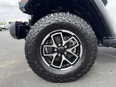 Used 2024 Jeep Gladiator Rubicon w/ Technology Group AWD/4WD image 46
