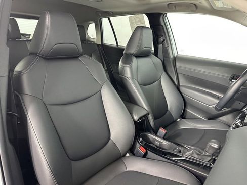 Certified 2022 Toyota Corolla Cross XLE image 26