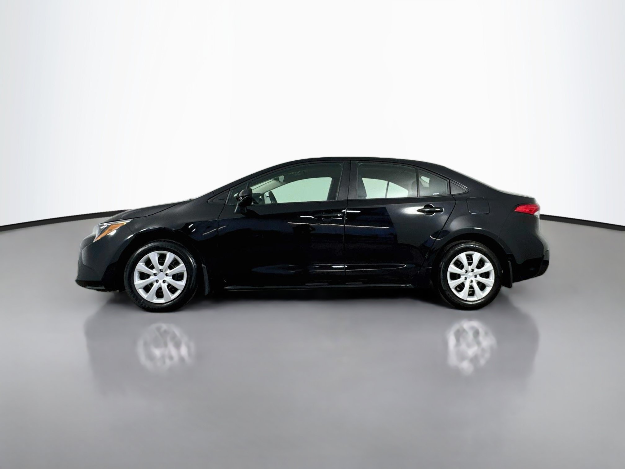 Certified 2024 Toyota Corolla LE FWD image 4