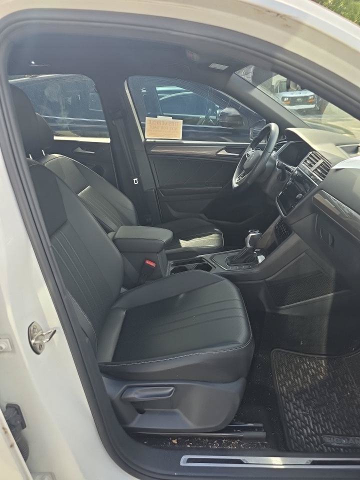 Used 2023 Volkswagen Tiguan SE R-Line FWD image 9