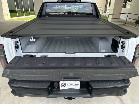 New 2026 GMC Sierra EV Elevation w/ LPO, Elevation Dark Package AWD/4WD image 29