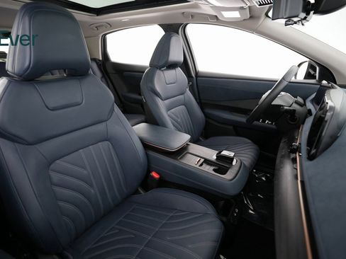 Used 2024 Nissan Ariya AWD image 8