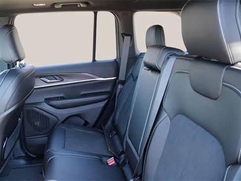 New 2026 Jeep Grand Cherokee Altitude image 16