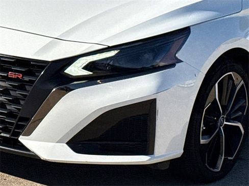 Used 2024 Nissan Altima 2.5 SR image 5