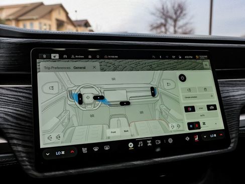 Used 2022 Rivian R1T Adventure image 32