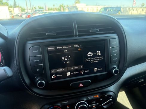 Used 2025 Kia Soul LX w/ LX Technology Package FWD image 20