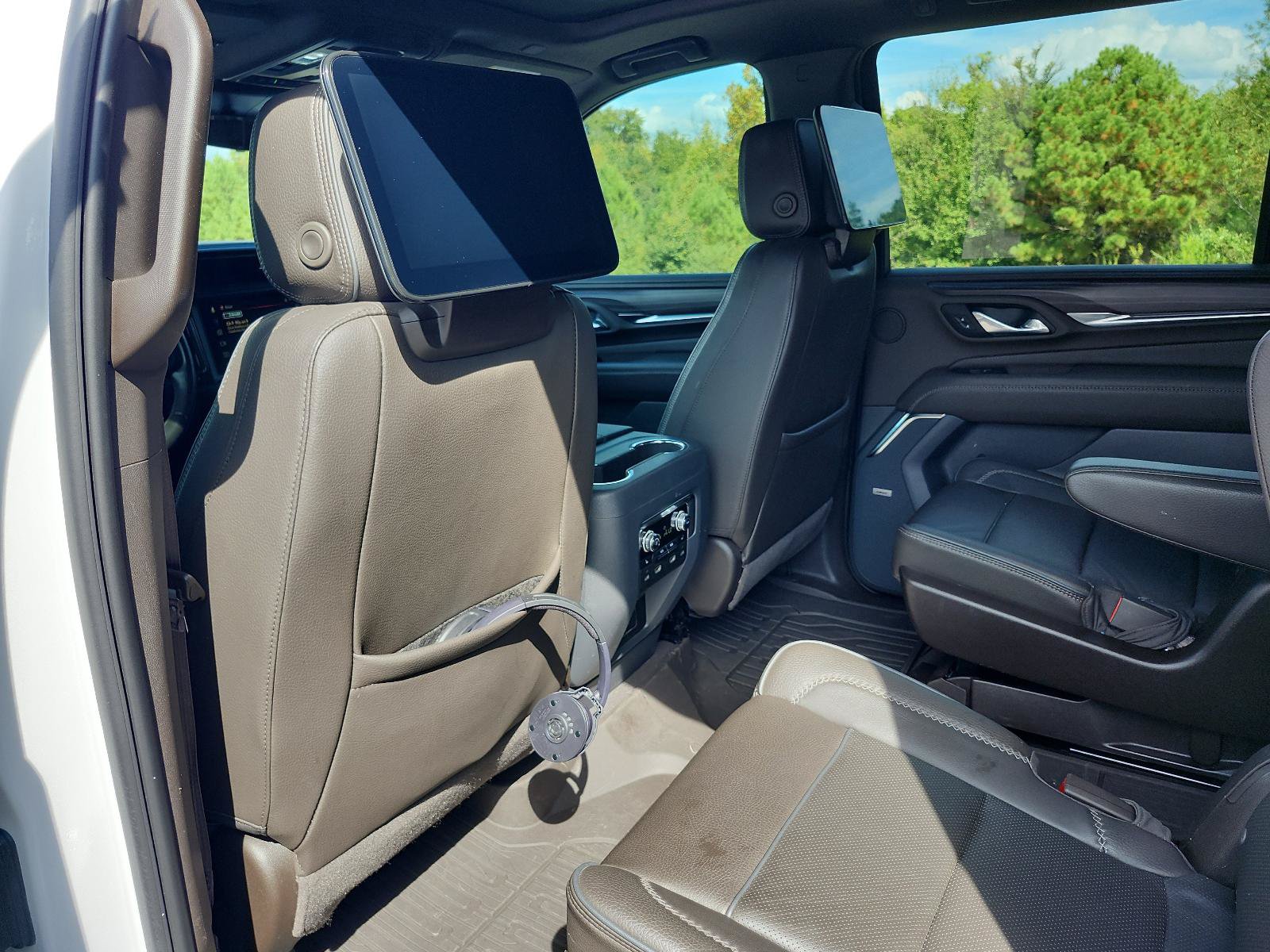 Used 2023 GMC Yukon XL Denali w/ Denali Reserve Package AWD/4WD image 13
