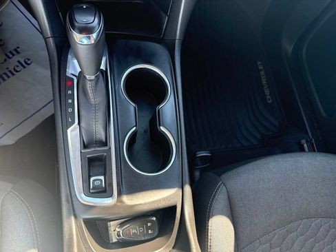 Used 2019 Chevrolet Equinox LT FWD image 16